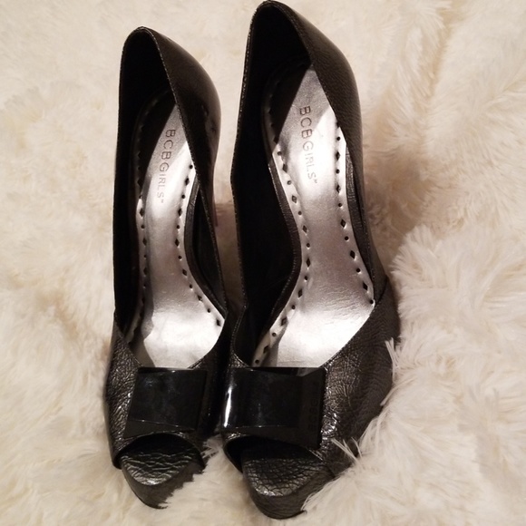 Shoe - Picture 3 of 3